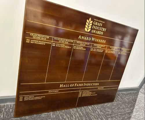A Honourboard That Tells a Story: How to Choose the Right Employee Recognition Plaque / Board 