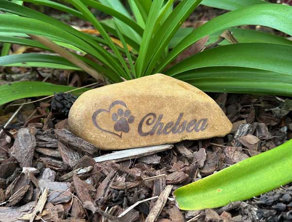 Pet Memorial Stone – Celebrate Your Pet’s Unforgettable Spirit